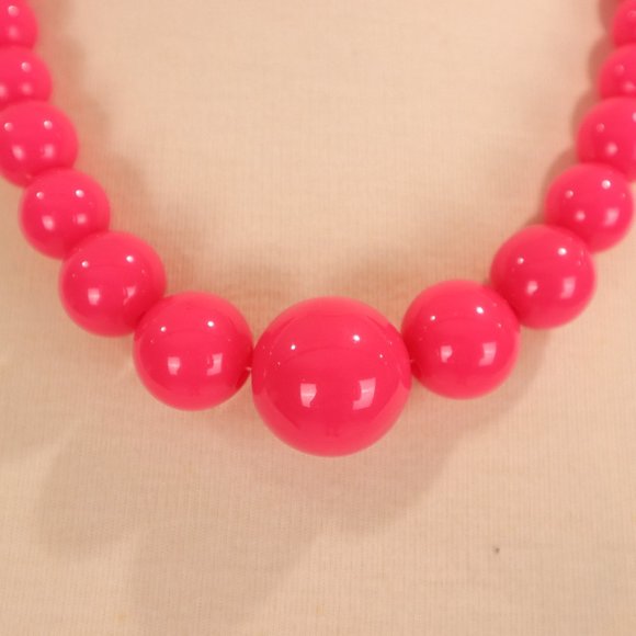 Vtg 80's Neon Hot Pink Large Graded Beads Long Silver Lucite Necklace - Picture 2 of 3